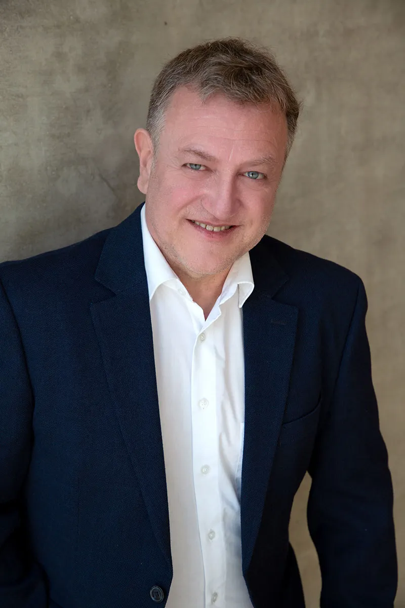 Porträt von Holger Hagenlocher, Kommunikationsexperte – Foto: © Sabine Tesche
